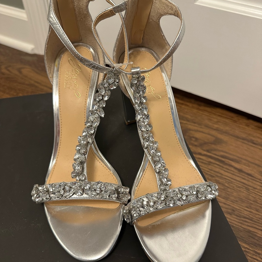 Jewel Badgley Mischka Silver Embellished Heels